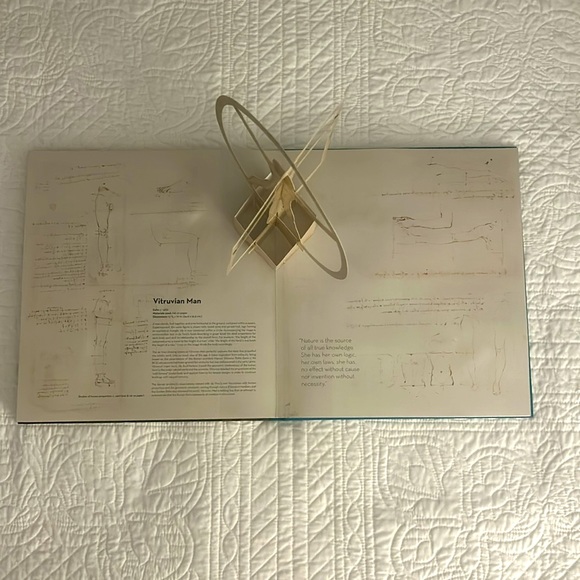 Leonardo Pop-Ups Book - Picture 5 of 6